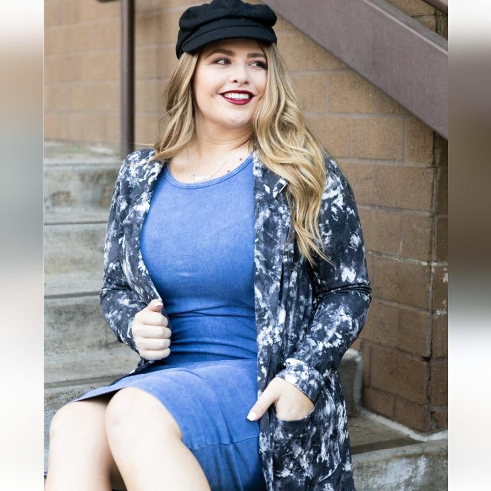 LuLaRoe Gwen Blazer Black & Gray Tie Dye‎
